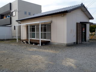 �O��